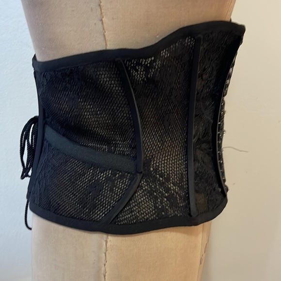 In Ernest Black Wide Lace Corset Belt main image 10